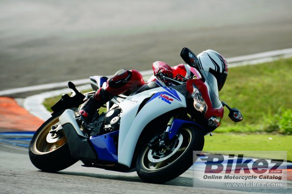 Honda cbr1000rr fireblade 2009 review #3