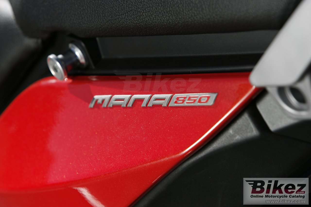 Aprilia Mana 850