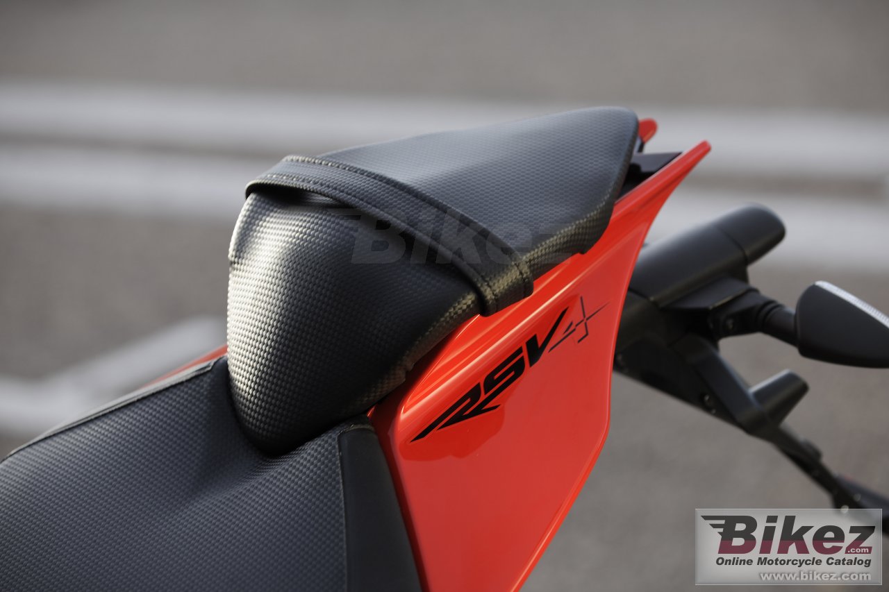 Aprilia RSV4 Factory