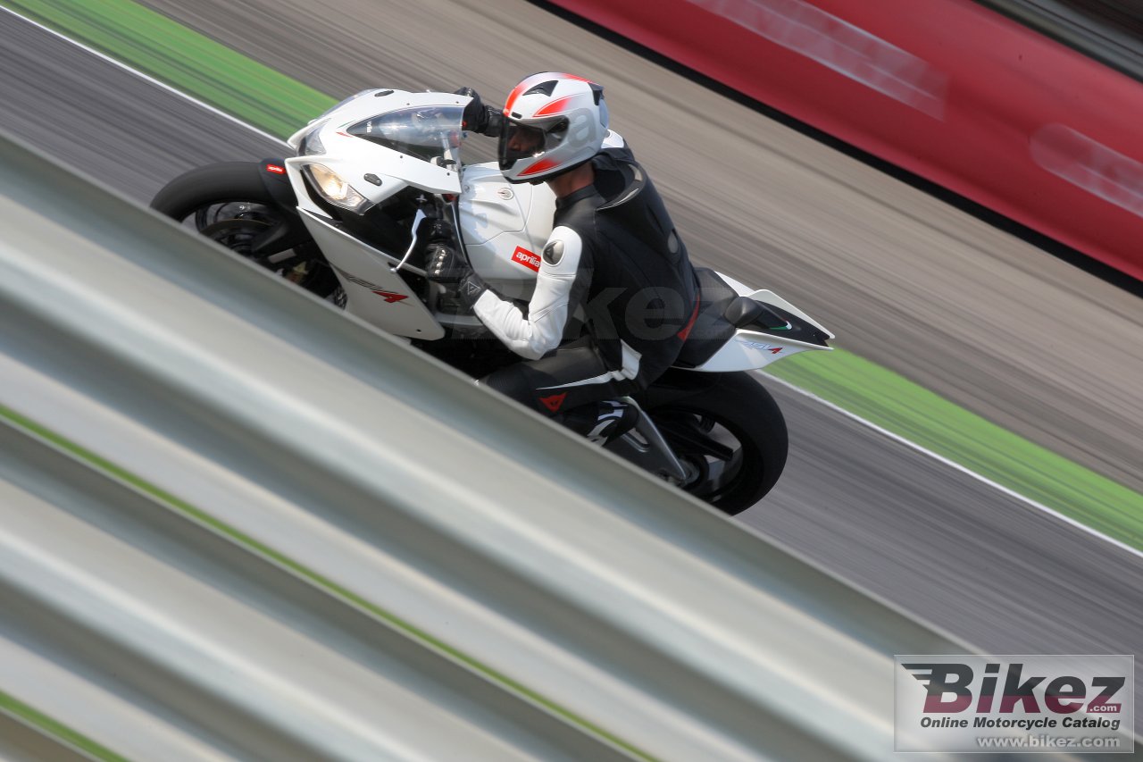 Aprilia RSV4 R