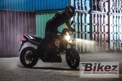 2017 Aprilia Dorsoduro 900