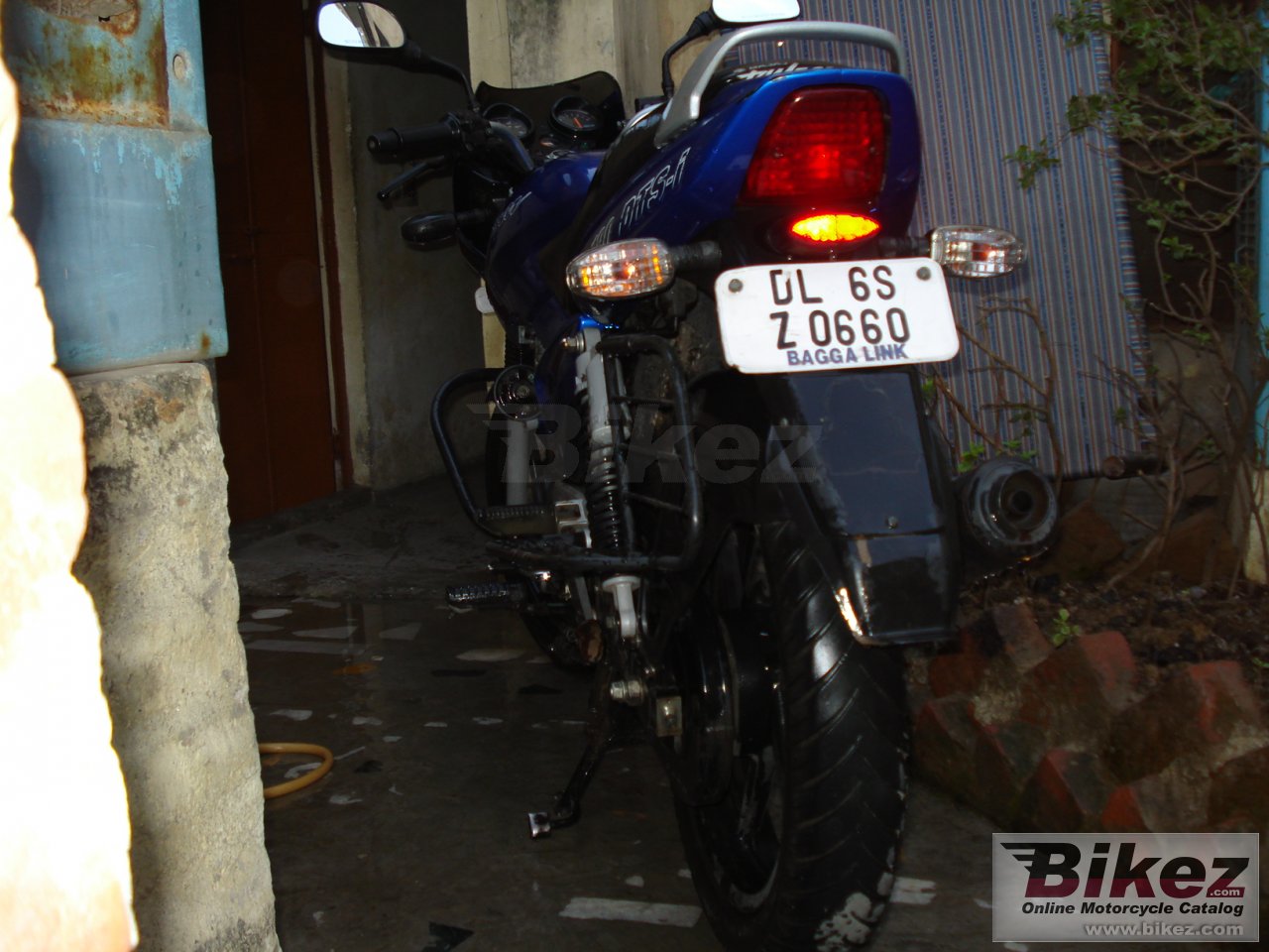 Bajaj Pulsar 180 DTS-i UG