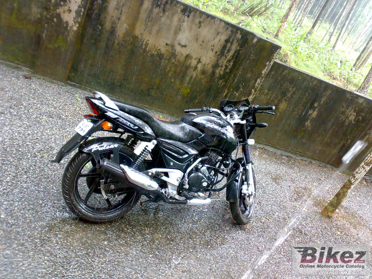 Bajaj Pulsar 180 DTS-i UG