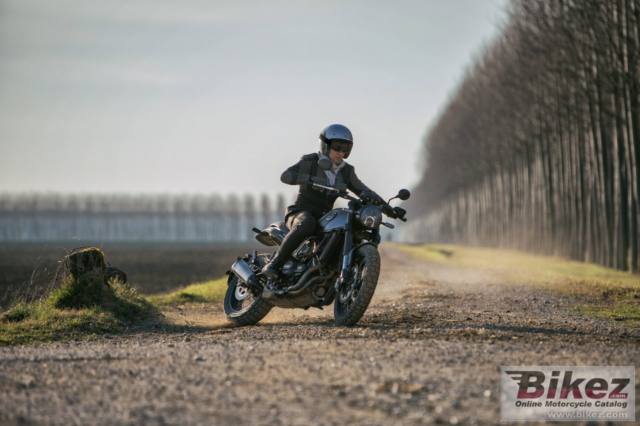 Benelli Leoncino Trail