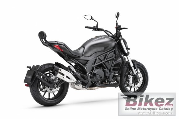 2022 Benelli 502 Cruiser