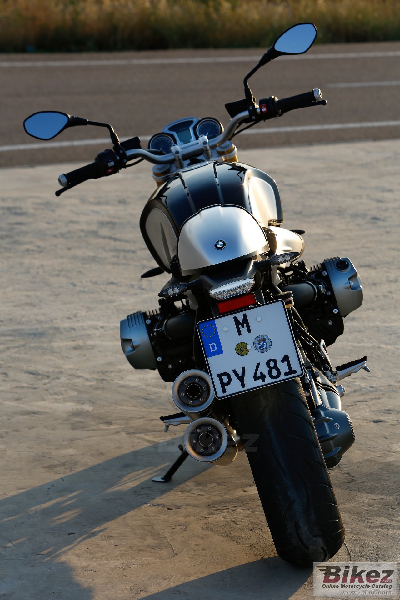 BMW R nine T
