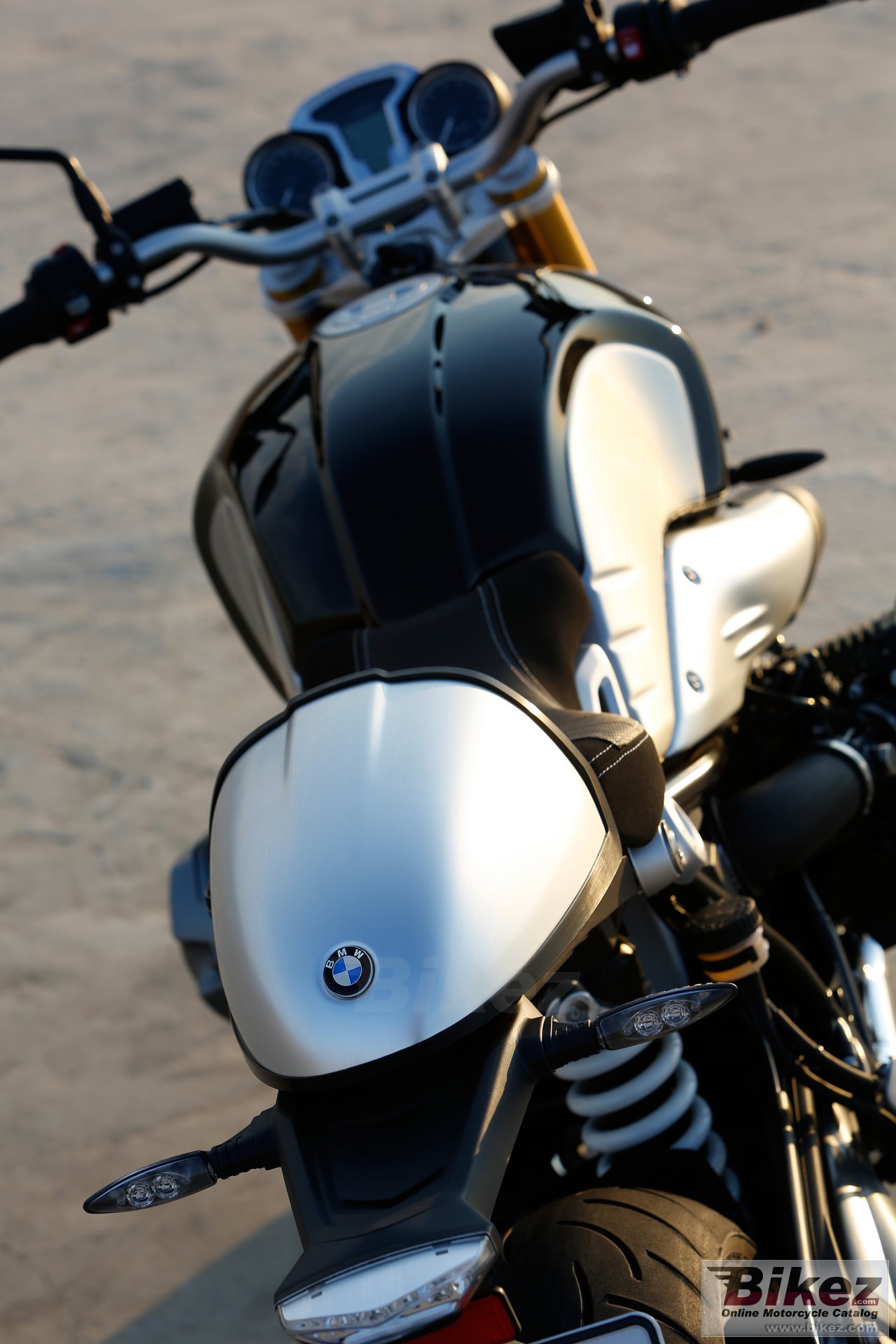 BMW R nine T