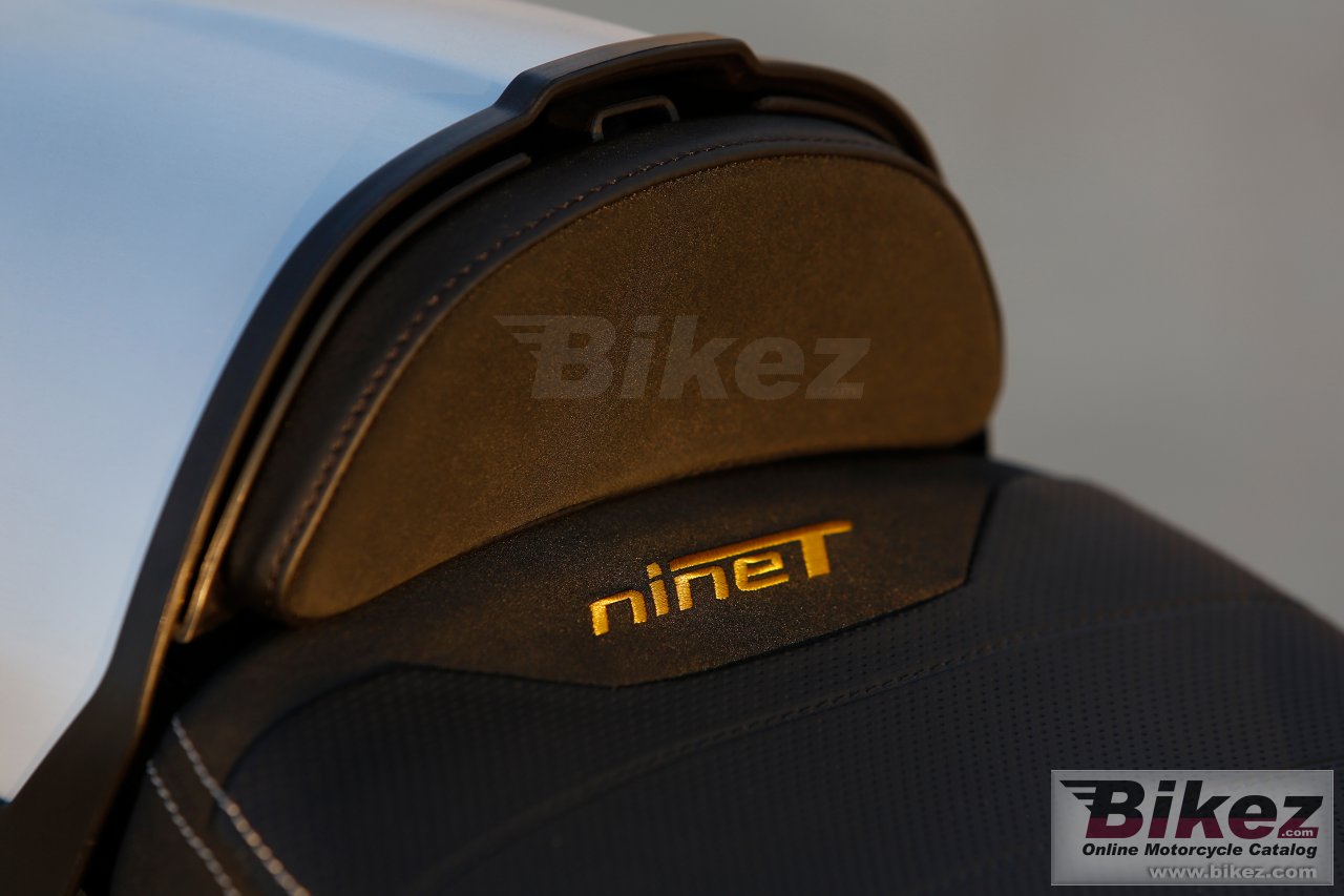 BMW R nine T