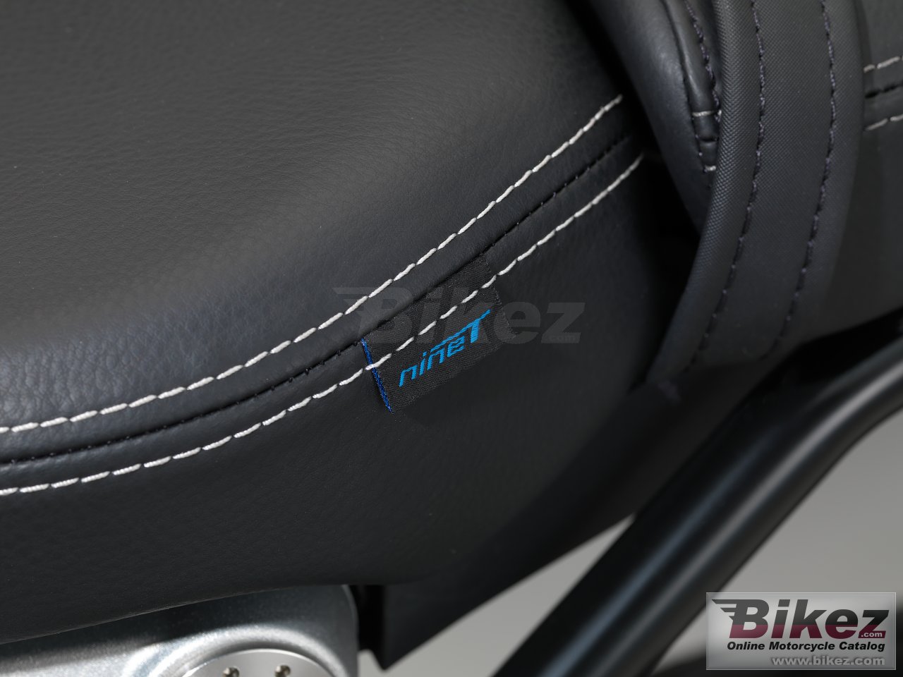 BMW R nine T