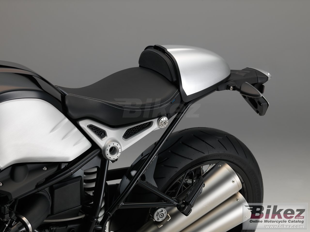 BMW R nine T