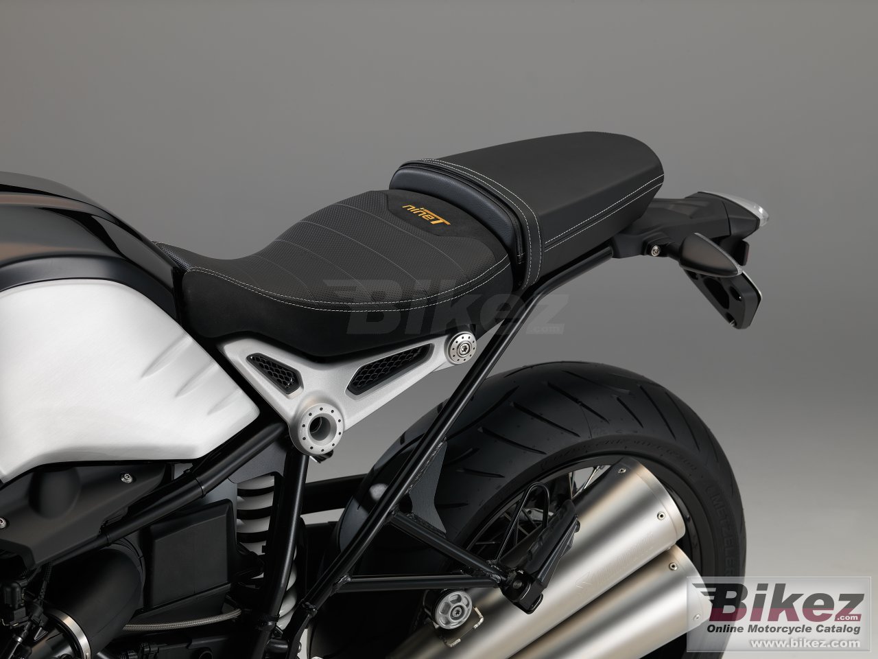 BMW R nine T