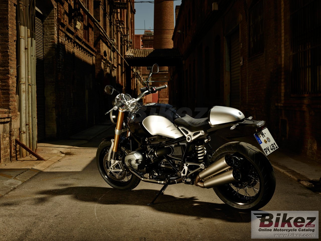 BMW R nine T