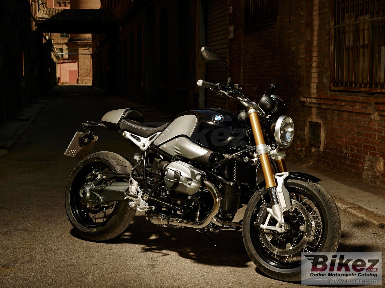 BMW R nine T
