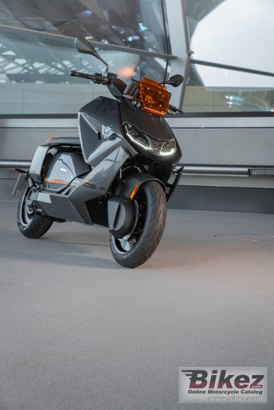 2022 BMW CE 04