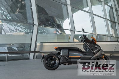2022 BMW CE 04