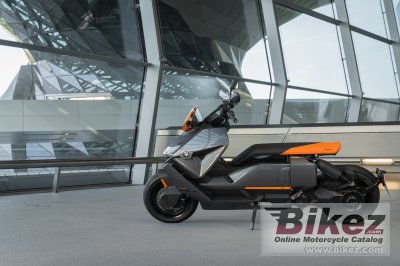2022 BMW CE 04