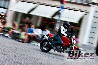 2010 Ducati Monster 696