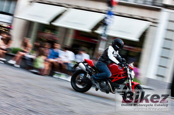 2010 Ducati Monster 696