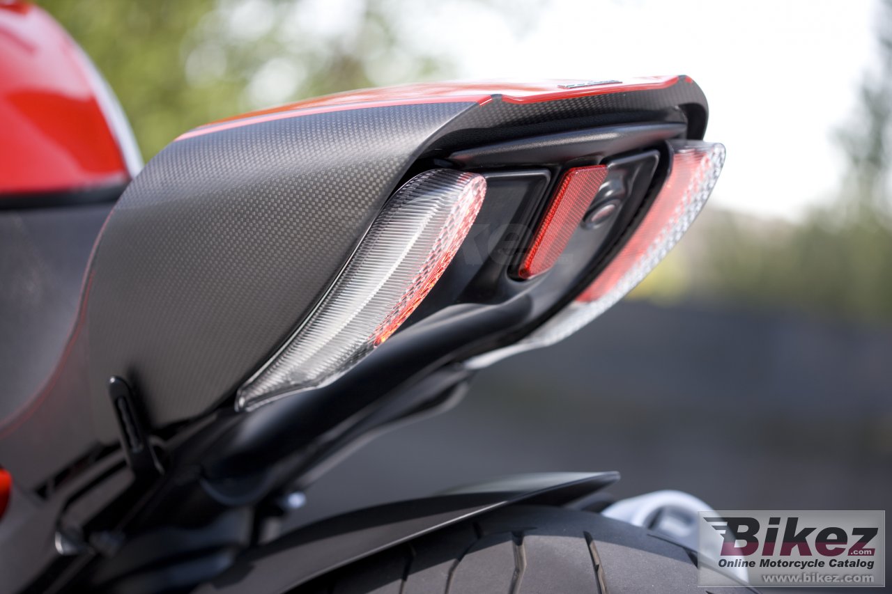 Ducati Diavel Carbon