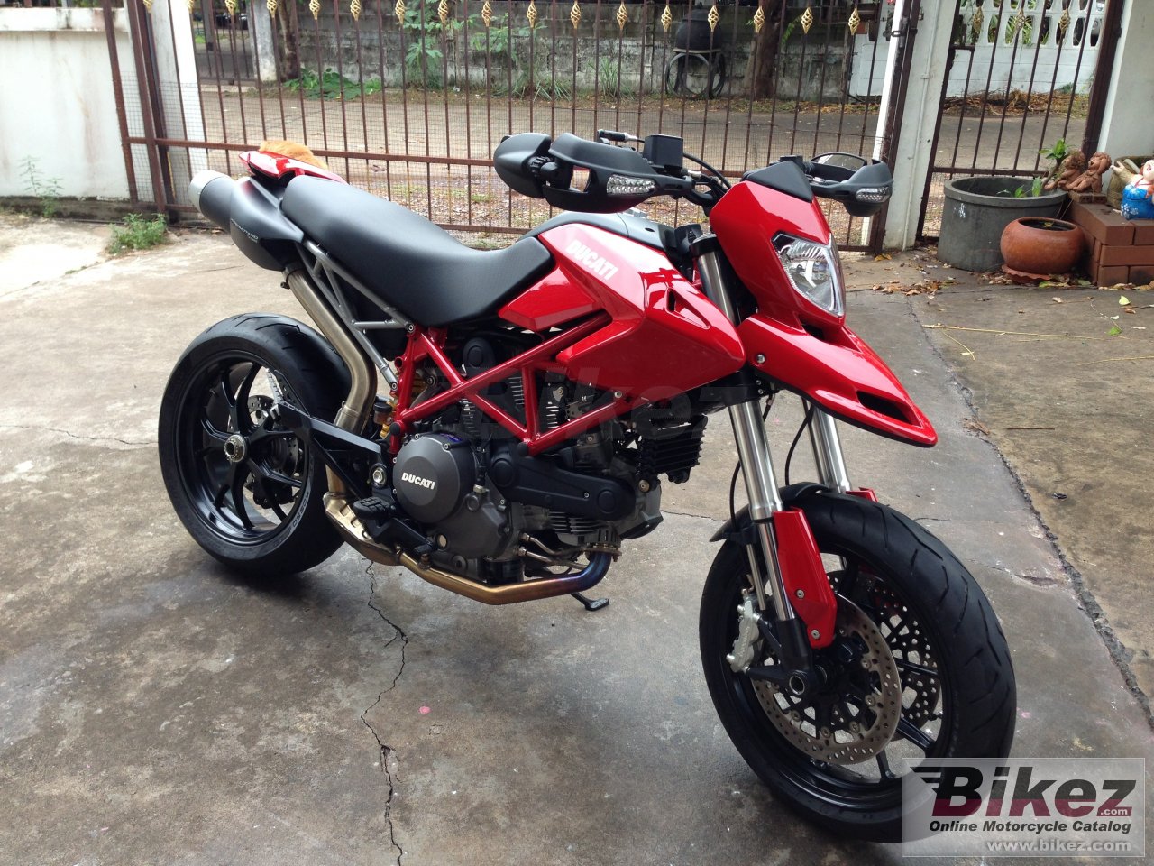 Ducati Hypermotard 796