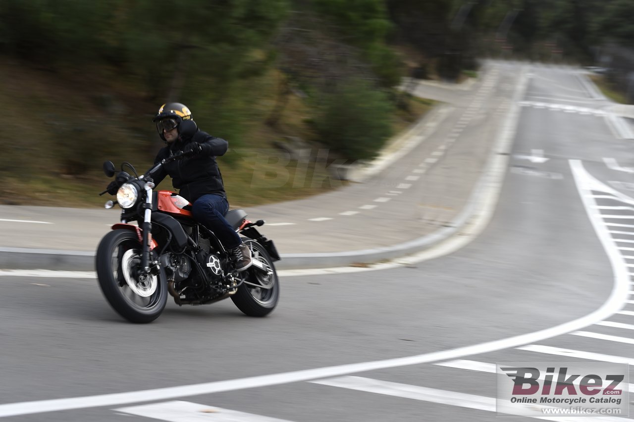 Ducati Scrambler Sixty2