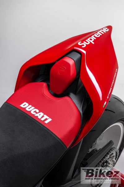 2024 Ducati Streetfighter V4 Supreme