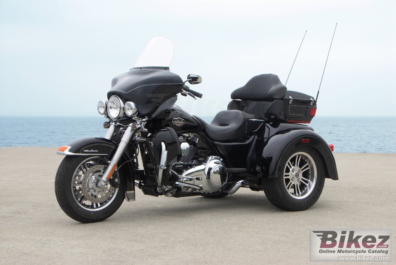 Harley-Davidson FLHTCUTG Tri Glide Ultra Classic