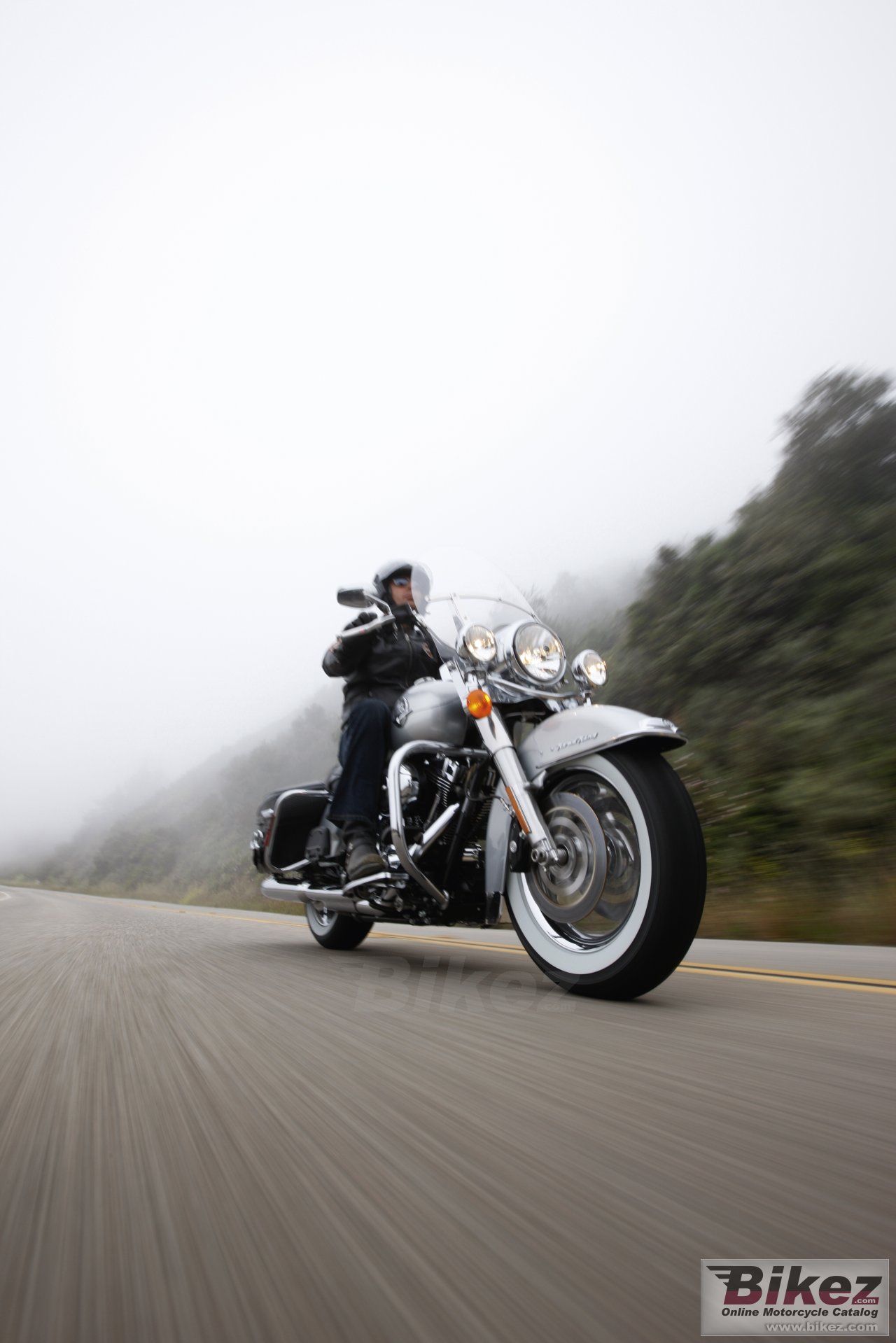 Harley-Davidson FLHRC Road King Classic