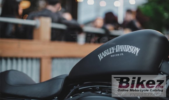 2015 Harley-Davidson Sportster Iron 883 Dark Custom