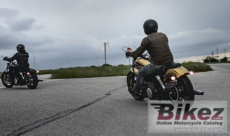 Harley-Davidson Dyna Street Bob Dark Custom