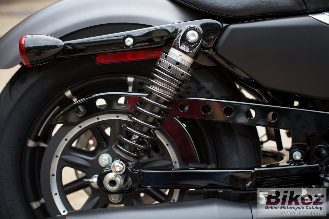 Harley-Davidson Sportster Iron 883