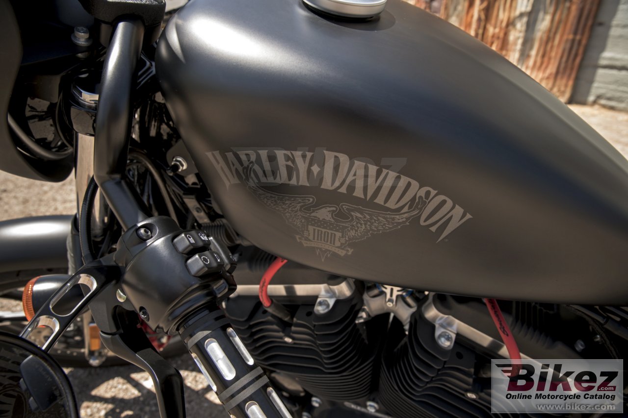 Harley-Davidson Sportster Iron 883