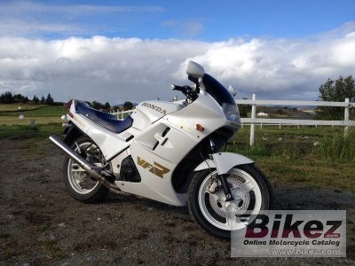 1986 Honda VFR 750 F (reduced effect)