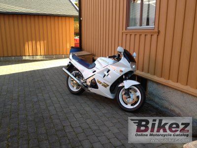 1986 Honda VFR 750 F (reduced effect)