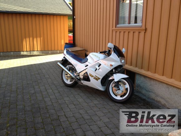 1986 Honda VFR 750 F (reduced effect)