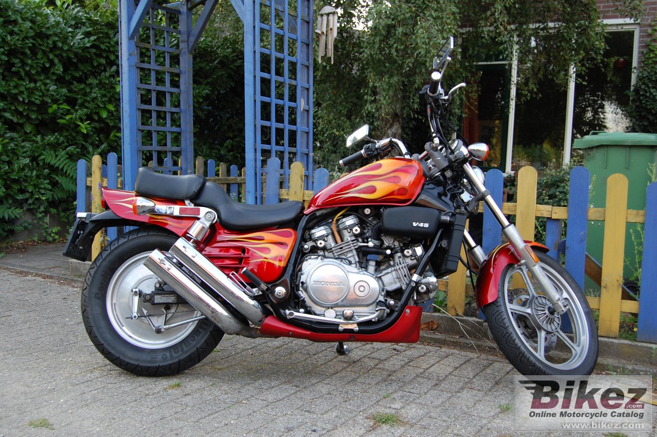 Honda VF 750 C Super Magna V45