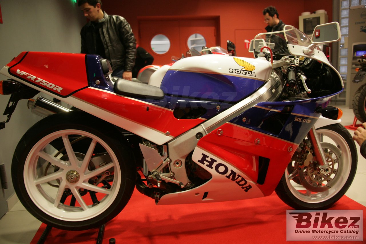 Honda VFR 750 R - RC 30