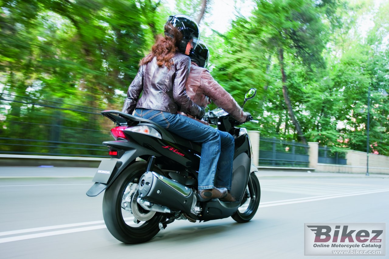 Honda SH300i Sporty