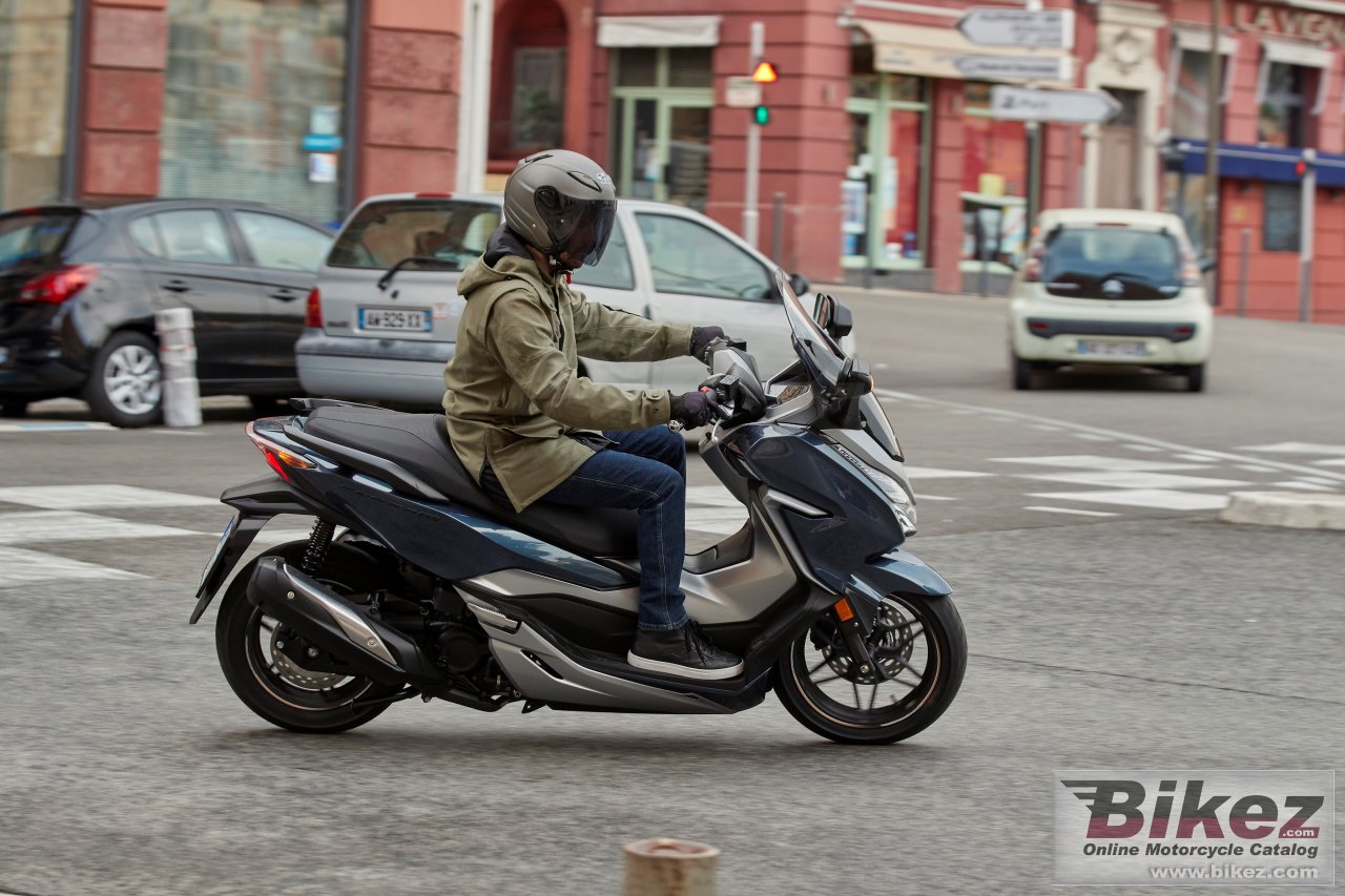 Honda Forza 300