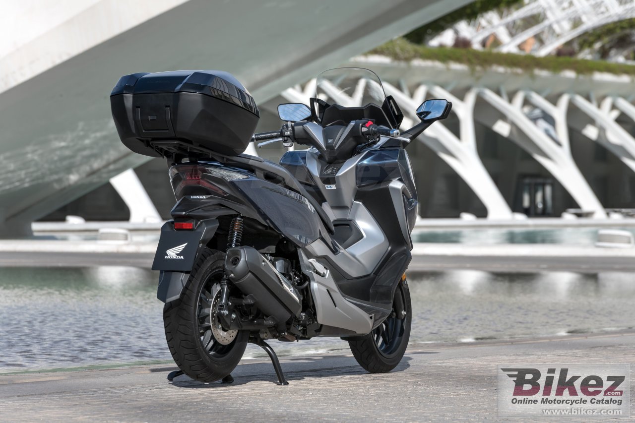 Honda Forza 300