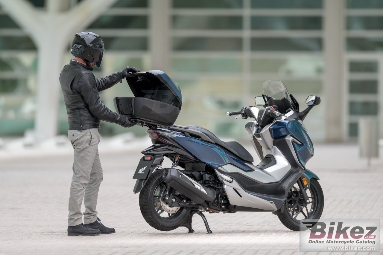Honda Forza 300