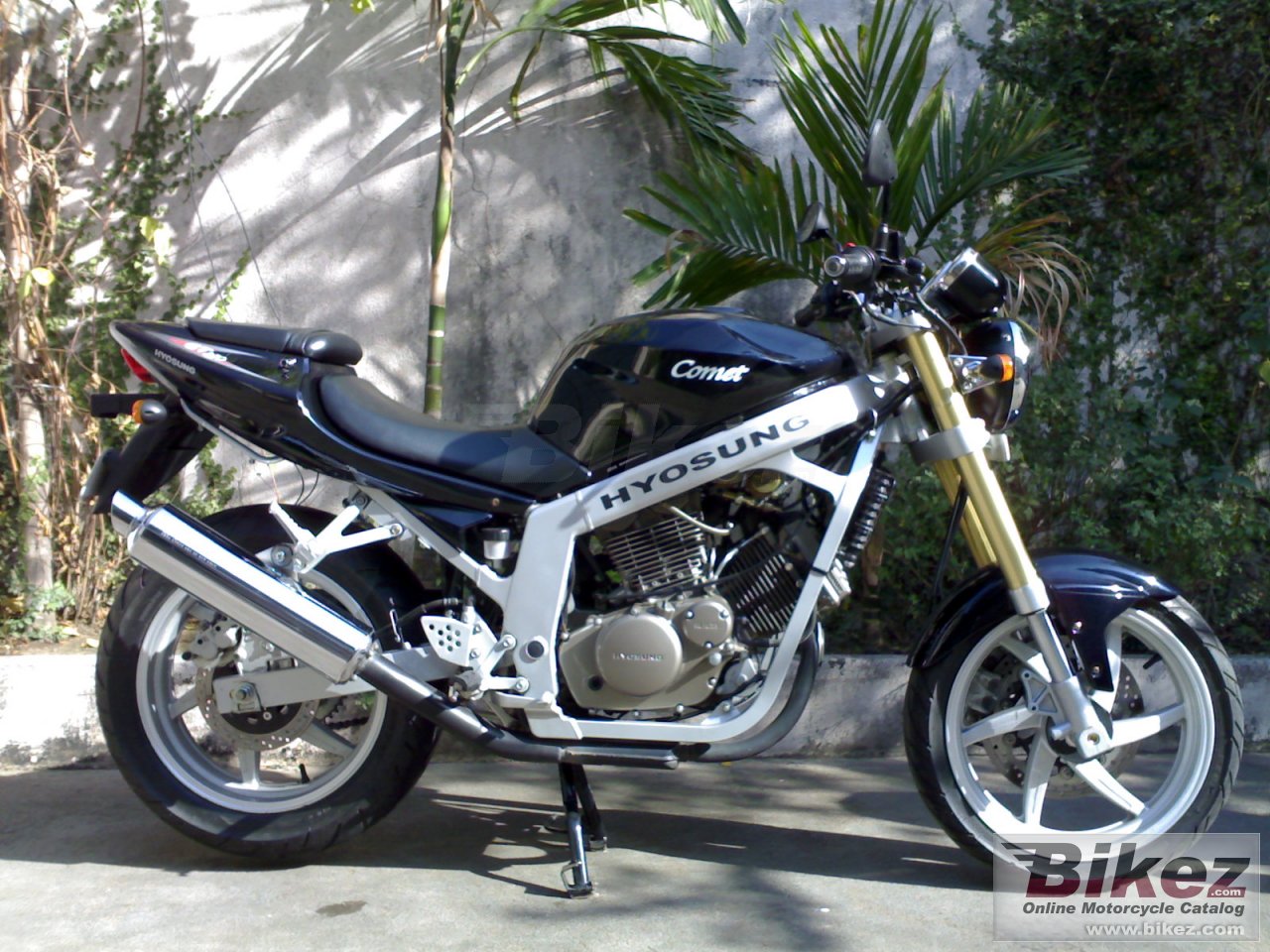 Hyosung GT250 Naked - GT250 Comet