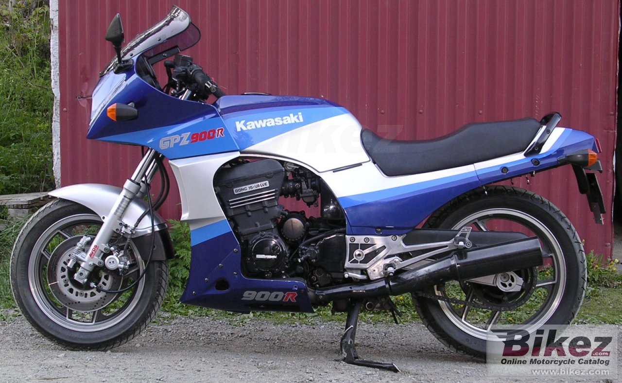 Kawasaki GPZ 900 R (reduced effect)