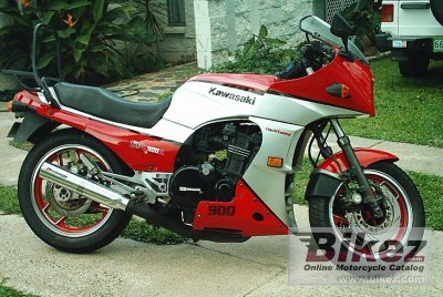 Kawasaki GPZ 900 and pictures