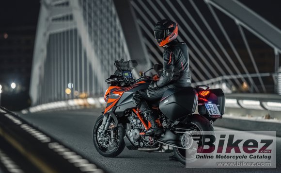 2022 KTM 1290 Super Duke GT