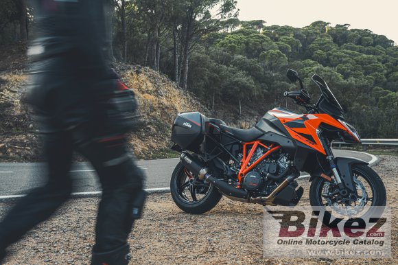 2022 KTM 1290 Super Duke GT