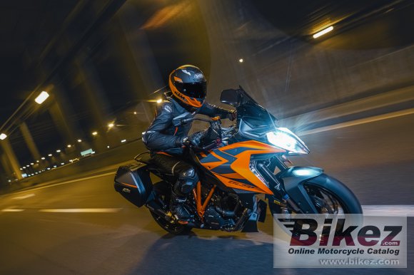 2022 KTM 1290 Super Duke GT