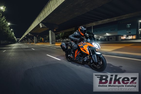 2022 KTM 1290 Super Duke GT