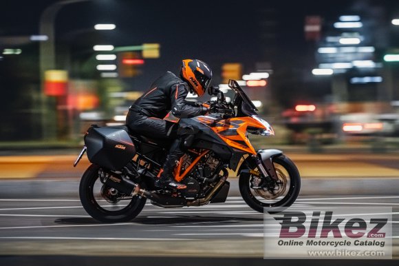 2022 KTM 1290 Super Duke GT