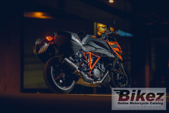 2022 KTM 1290 Super Duke GT